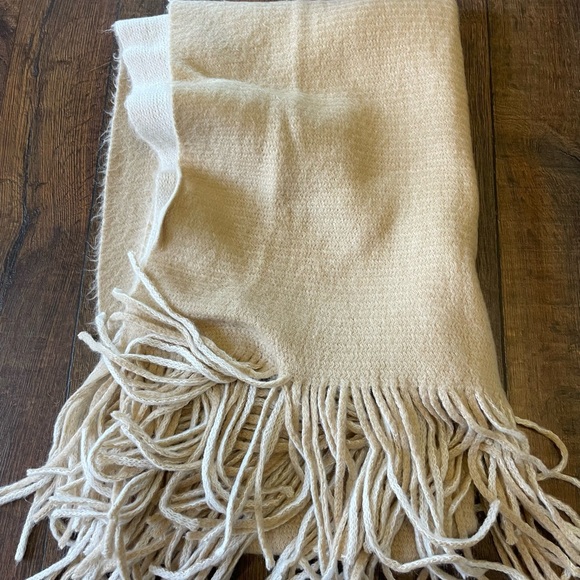 Other - Elegant Cream Throw Blanket / Shawl
